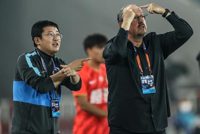 梅根赴澳主持儿童节目，哈里成全职带娃爸爸
